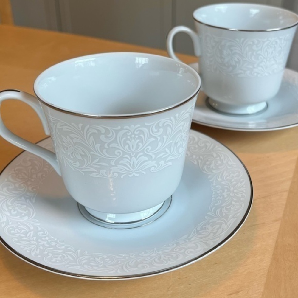 Carriage House Young Lace Fine China Tea Cups and Saucers Set of Two Japan
